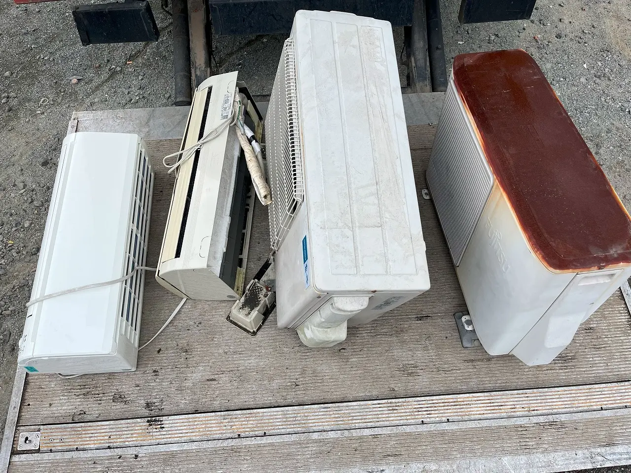 鹿児島市坂之上で取り外し済みエアコン2台を無料回収しました｜家電量販店様からのご依頼