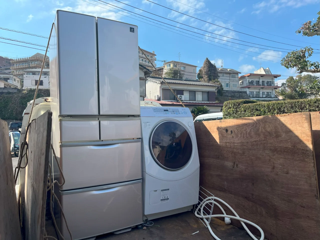 鹿児島市唐湊で6ドア冷蔵庫・ドラム式洗濯機・ガスコンロを無料回収しました｜アパート3階からのまとめ回収実績