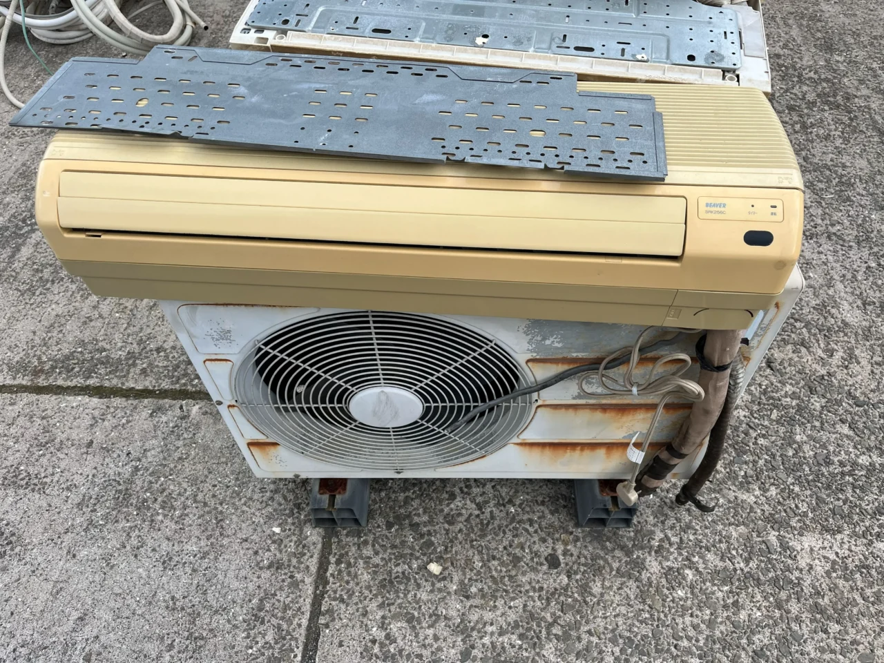 鹿児島市原良でマンション1階の古いエアコン1台を無料回収しました｜オーナー様からの入居中物件エアコン入れ替えに伴うご依頼