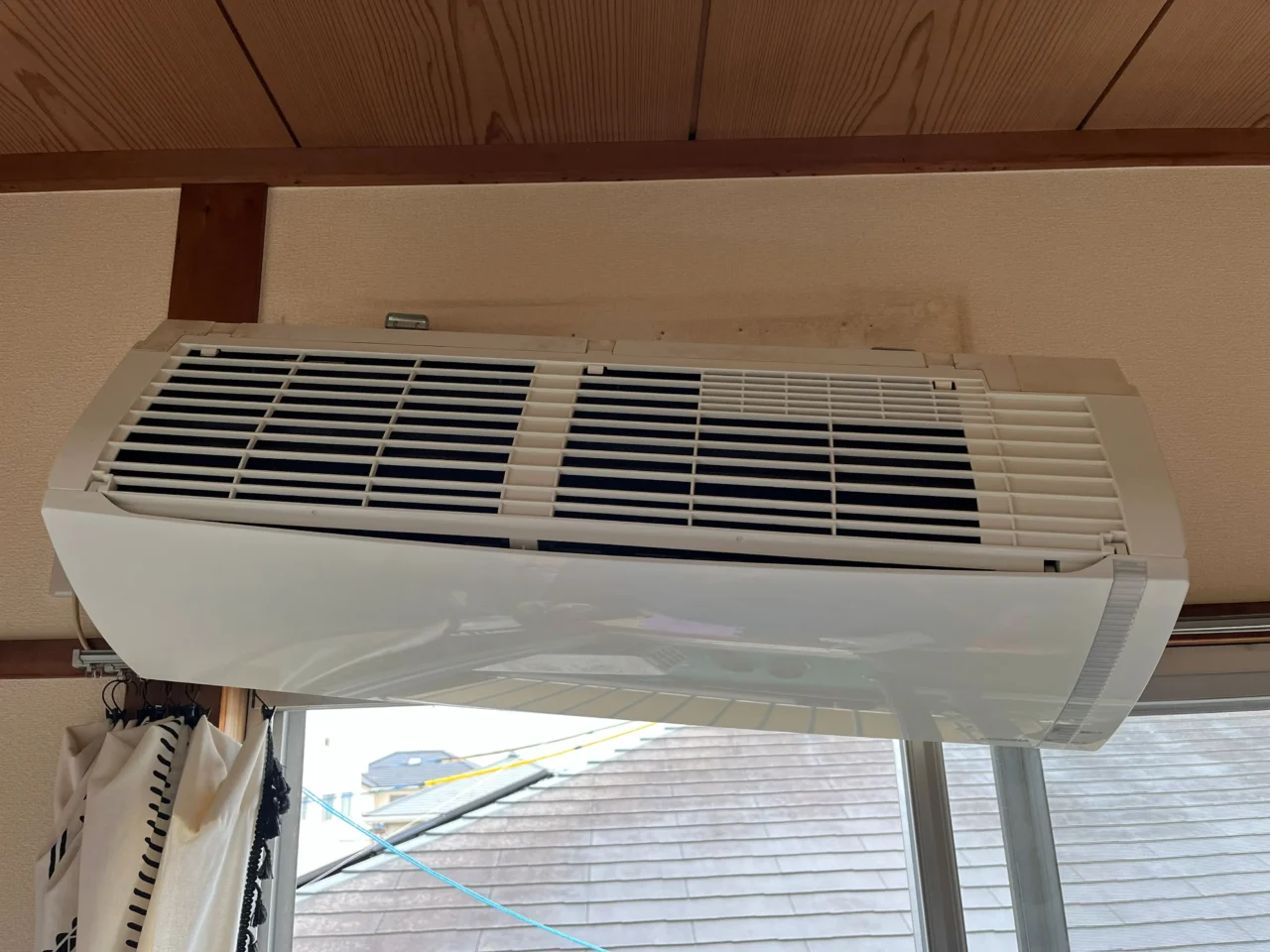 鹿児島市平之町で今にも落ちそうなエアコンを緊急取り外し＆無料回収しました｜手抜き工事によるトラブル事例