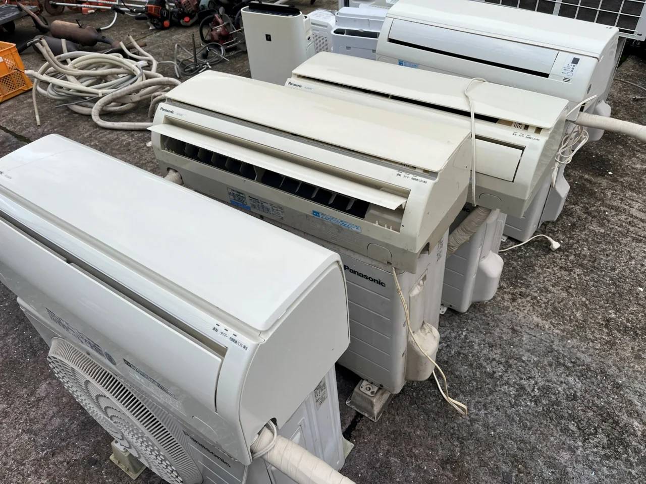 鹿児島市星ヶ峯でエアコン4台と自動車用バッテリー4台を無料回収しました｜一軒家の引っ越しに伴うまとめて片付け事例