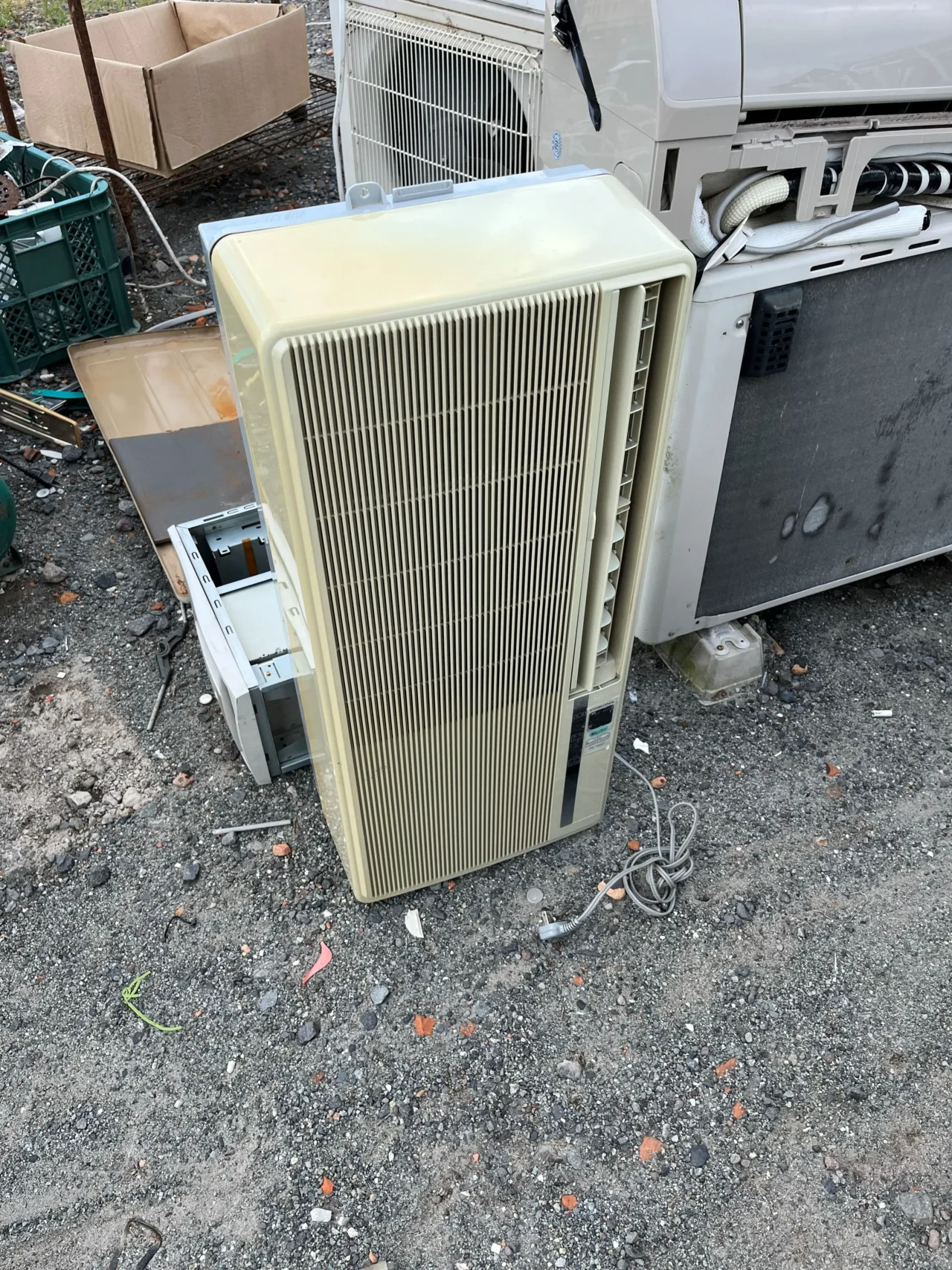 鹿児島市谷山中央でウィンドウエアコン1台を無料回収しました｜マンション9階・窓枠ごと取り外し事例