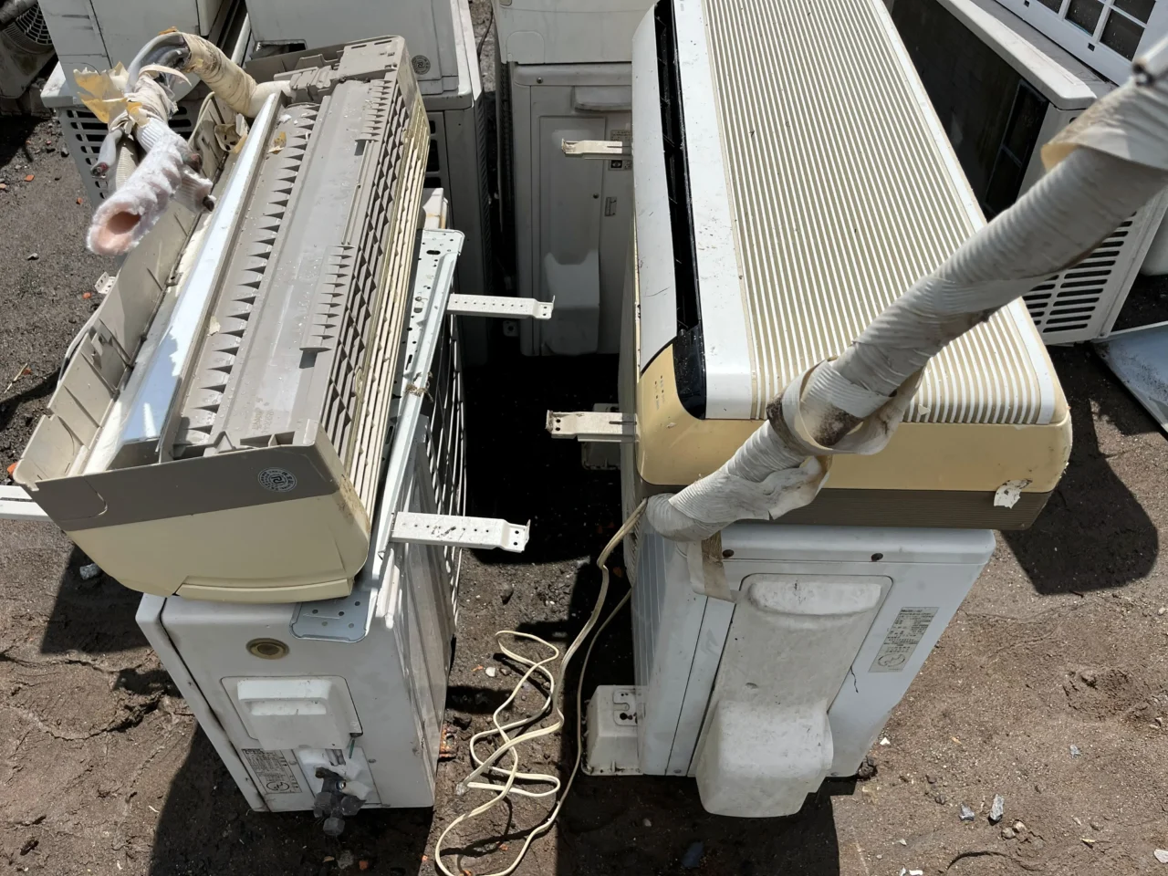 鹿児島市緑ヶ丘町の市営住宅でエアコン2台を無料回収しました|3階階段でも取り外し費用0円で退去費用を大幅削減