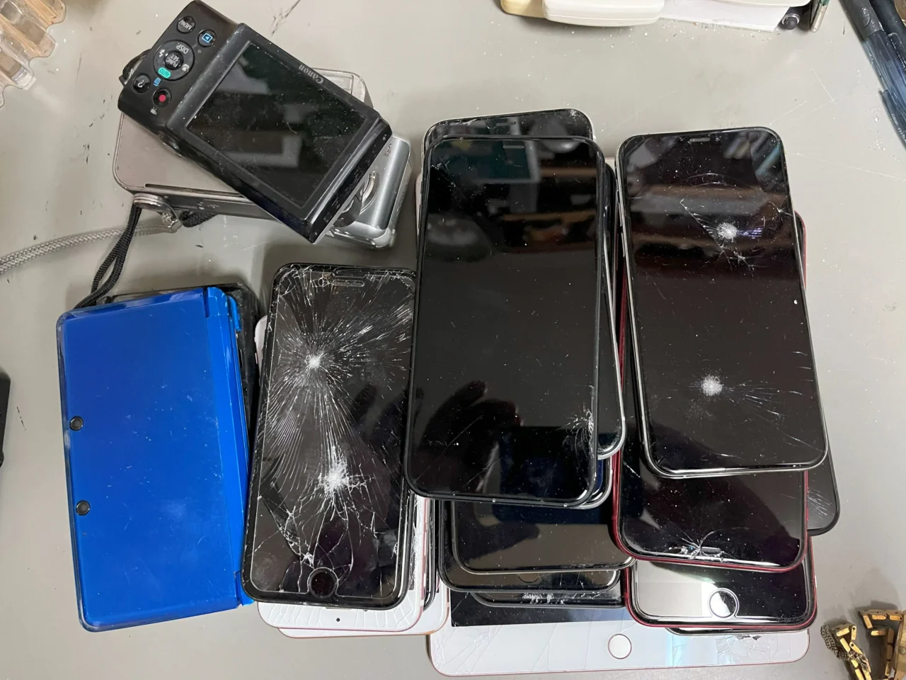 鹿児島市加治屋町でスマホ・タブレット・ガラケーなど小型家電を無料回収しました｜押し入れスッキリ片付け実績