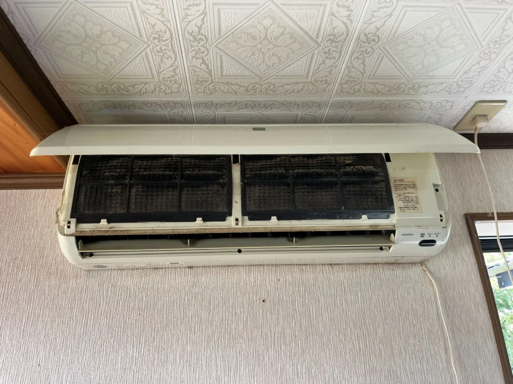 エアコン室内機取り外し前