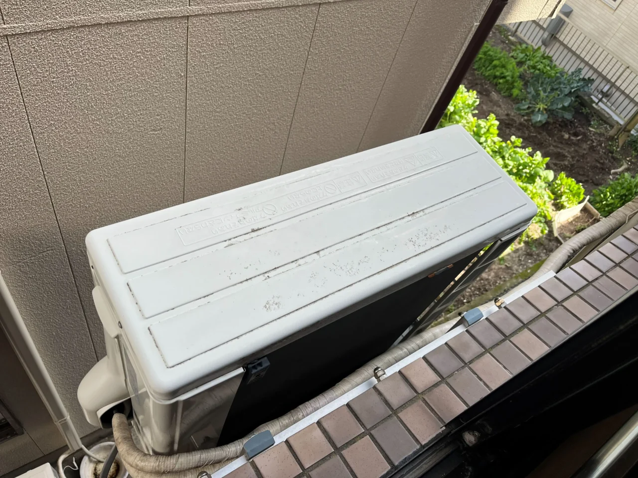 【作業実績】鹿児島市東谷山の賃貸マンション2階でエアコン2台を無料回収（ベランダ設置＋壁付室外機）（2026年3月）