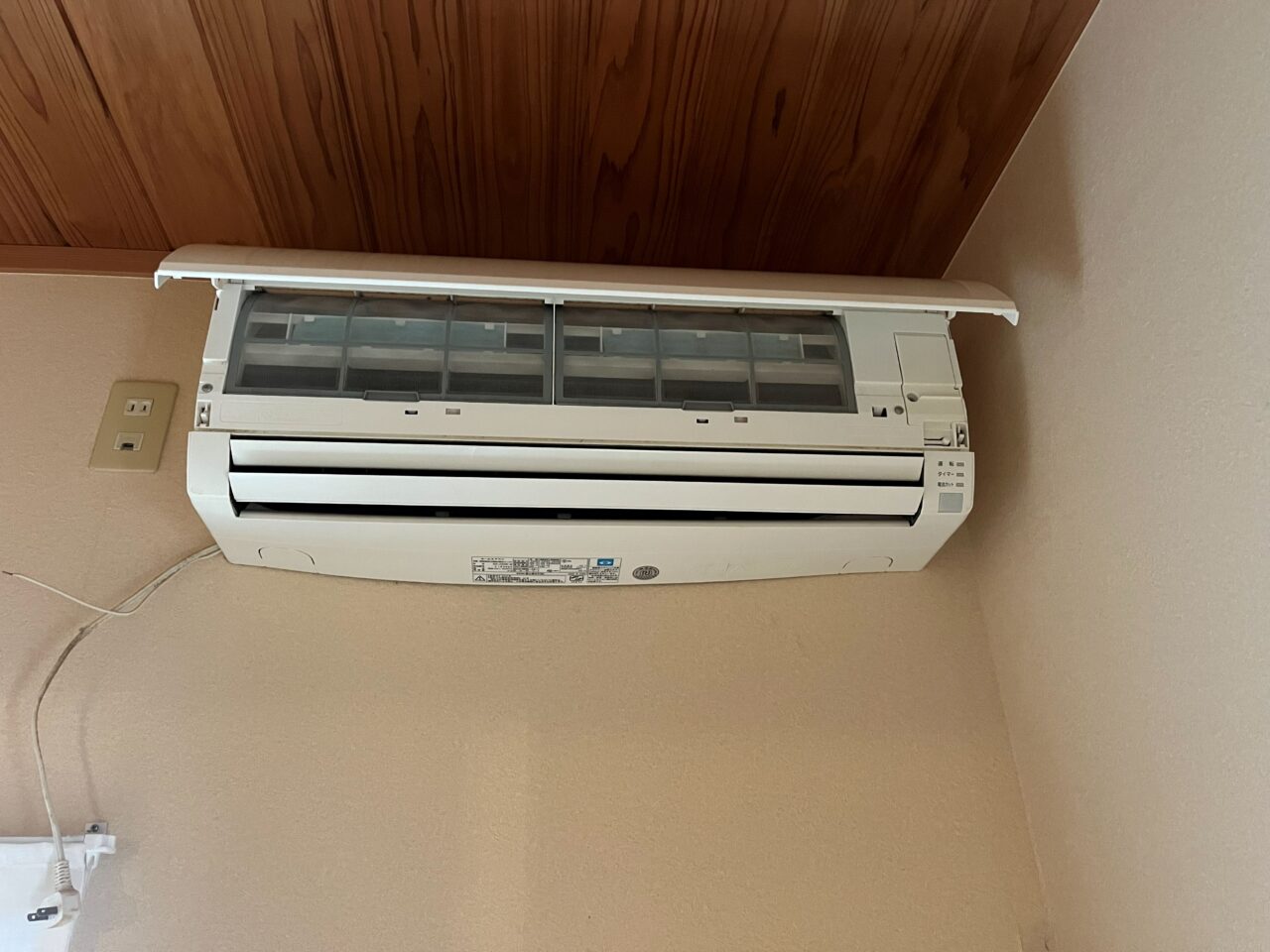 【作業実績】指宿市東方の平屋でエアコン2台を無料回収(室外機地面置き)(2026年1月)